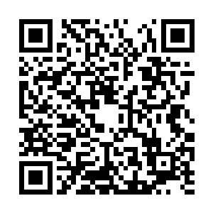 苏小小则是一个眼睛大大的长着一张娃娃脸的美女二维码生成