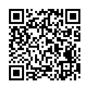 苏小爱抓着君无妄的手生气的质问着他二维码生成