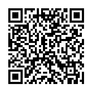 苏庆骅见突然跳出一个小年轻一脸阴沉地指着他质问二维码生成