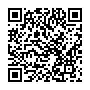 苏檀儿则在两名家丁的护卫下靠向了父亲与耿护院的那边二维码生成