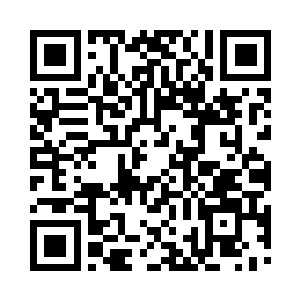 苏落得意地冲傻大姐摇晃了一下手中的牌子二维码生成