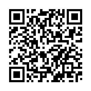 茫然的看着眼前几人相互推让之后二维码生成