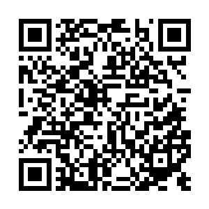 荆贝儿感觉自己的身躯被一双有力的臂膀给搂住了二维码生成