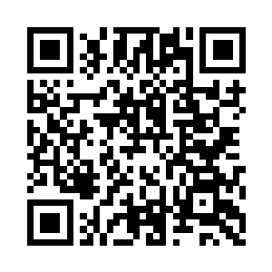 莫倩妮与刘明玉正坐在一旁谈笑说叨二维码生成