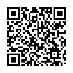 莫凡目光紧锁在距离他十米开外的一堵墙上二维码生成