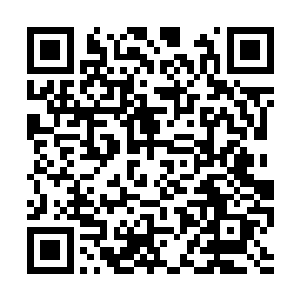 莫勇一个鸽子翻身跃到一边这才看清弓箭手的样貌二维码生成