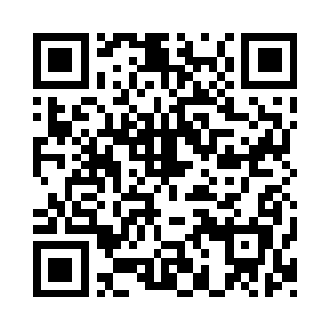 萧易又一一地和众人一个个地拥抱了一下二维码生成