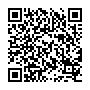 萧易本来是不想坐在马老先生的旁边的那个位置的二维码生成