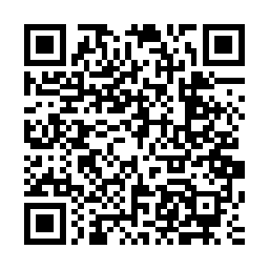 萧红说着指了指不远处正在看沙盘听售楼小姐讲解的丁二狗道二维码生成