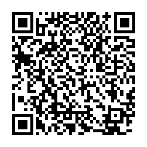 萧韵儿看着无论是顶部还是地面还是墙壁无不都是用黑色所制成的二维码生成