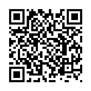 萧风目光飘过身穿旗袍的迎宾小姐二维码生成