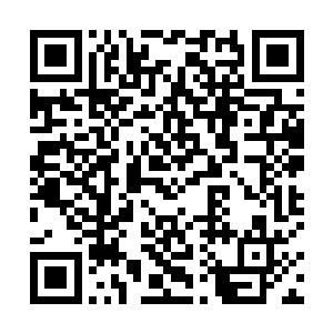 萨摩拉开着自己的皮卡车行驶在五号州际公路上奔驰着二维码生成