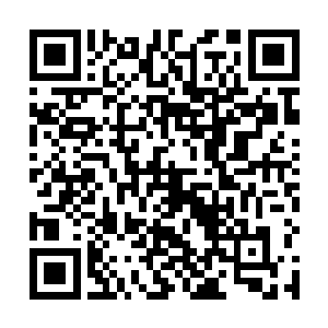 萱若一双清澈如幽谷山涧的明眸在蓝天碧海的映衬之下二维码生成