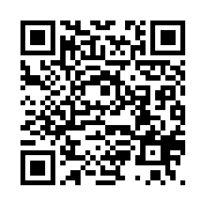 董事长正在跟股东们解释竞标的事情二维码生成