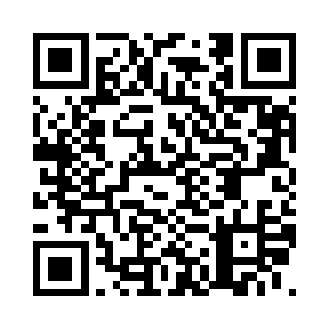 蒋副厅长与张木山端着酒杯凑在一起二维码生成