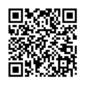 蔡霆在旌德县官吏小声引导下重复了一遍二维码生成