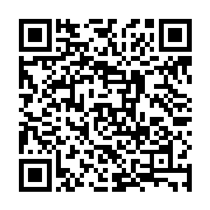 薛擎没有留意到古芳与薛三之间的这点手上的用力举动二维码生成