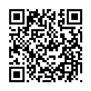 虽然不远处的茶几上就摆着一把刀子二维码生成