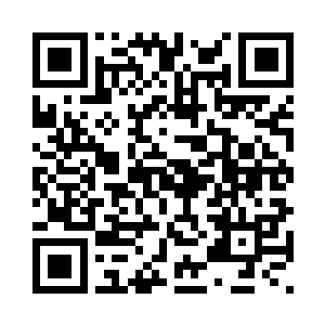 蛇姐把手里握着那把滴着血的砍刀二维码生成