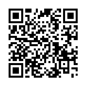 蝶一样在高台旁边的那些酒席之中忙碌着二维码生成