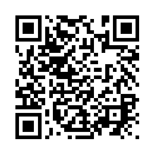 行人游客见一个小伙子弯腰坐进省委一号车二维码生成