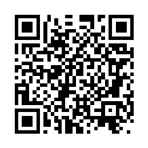 街上的孩子都有父母或祖父母带着二维码生成