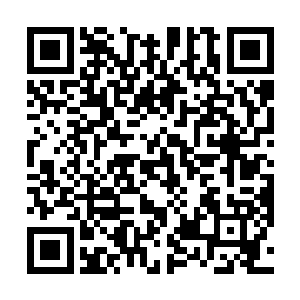 街道上的人无比震惊的看着清源楼四楼边侧的那个地方二维码生成