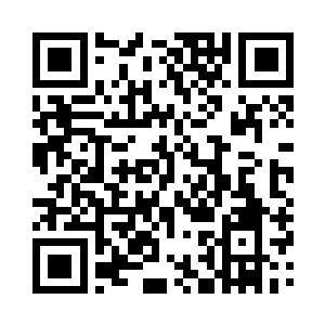 表情冷漠的注视着前面那个精致的小喷泉二维码生成