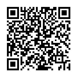 袁绍此时快速地赶上一架用五匹战马给牵着的威虎战车之上二维码生成