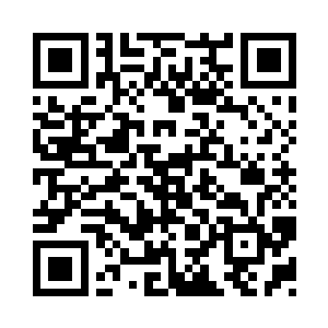 被一群介绍住小旅馆的人给围住了一样二维码生成