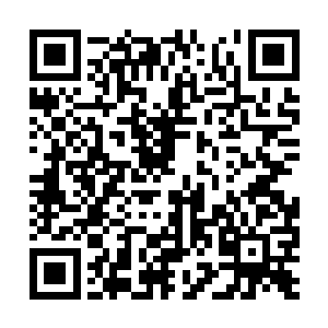 被压在心底的画面瞬间与石壁上的岩画重叠在一起二维码生成