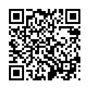 被男人如此众目睽睽之下端着脸蛋把玩二维码生成