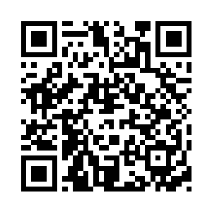 被称为老十二的老者在唯一的空位上坐下二维码生成