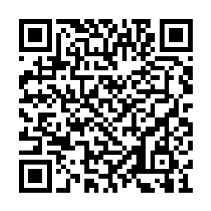 被那光和阴影勾勒出了他脸庞上线条分明的棱角二维码生成