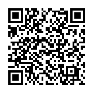被龙战敲晕的银冰才满脸疑惑不解的从帐篷里出来二维码生成