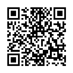 裴心与陈琴一起紧紧握着床边的栏杆二维码生成