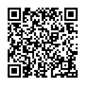 要不是忌讳这周围的人多我真是分分钟控制不住想要削他二维码生成