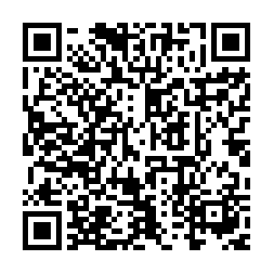 要不然他一个餐饮部经理又哪敢拎着市人民医院的副院长的衣领子二维码生成