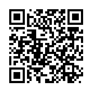 见临街二楼手抓饼店铺里挤满了学生二维码生成