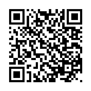 见关千剑抓住茗衣长剑的同时挥出一掌二维码生成
