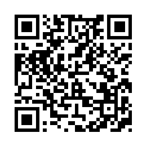 见谢芳华在树荫下白着棋盘自己与自己对弈二维码生成