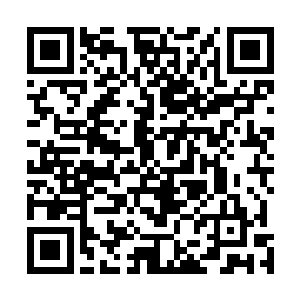 观察着这里的琅飞师见到一个不敢相信的女人坐到了那里二维码生成