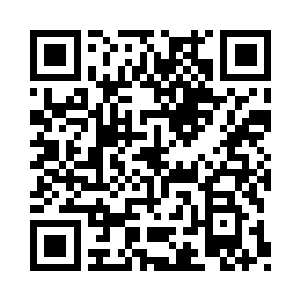 视线往房檐下方挂着的那串木牌风铃上扫过二维码生成