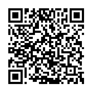 觉哥定睛一看……来者也是一名身着铠甲的男子二维码生成