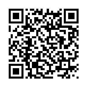 觉非罗立刻心领神会地将位置让开二维码生成