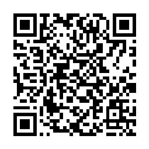 解说员约翰·莫特森也不得不用力提高自己的声音二维码生成