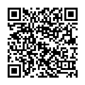 警告的看着梁萌萌……梁萌萌可是个货真价实的女汉子二维码生成