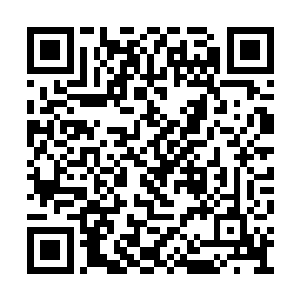 警员嘴巴朝着局子里头儿所在的办公室怒了怒嘴二维码生成