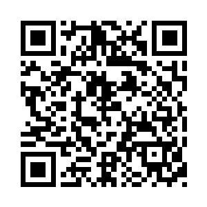 警察的脸上身上到处是喷溅的污血和脑浆二维码生成