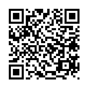 警惕的看着在地上蠕动着的霍天逍二维码生成